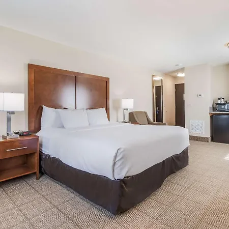 Comfort Inn Newport-3