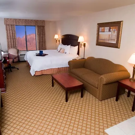 Hampton Inn & Suites Farmington-3