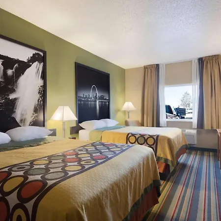 Super 8 By Wyndham Lees Summit-2