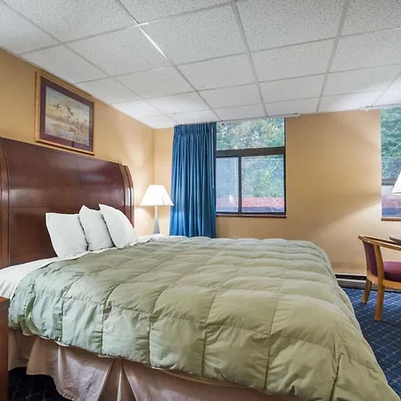 Econo Lodge Manchester-3