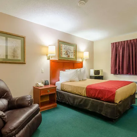 Rodeway Inn Mitchell-2