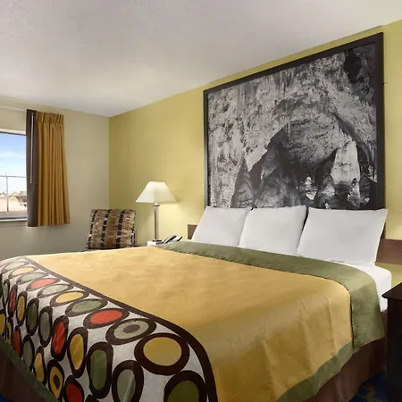 Super 8 By Wyndham Carlsbad-2