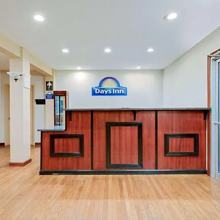 Days Inn By Wyndham Fairmont-3