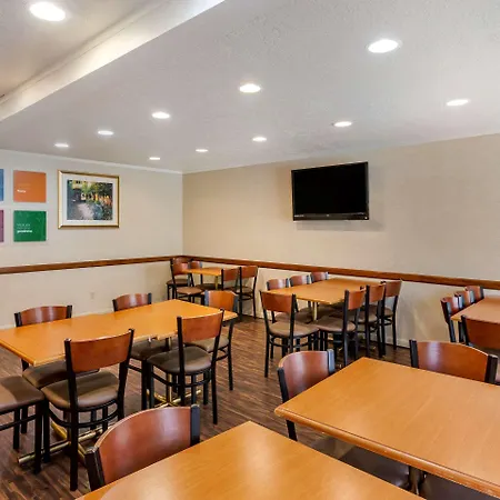 Econo Lodge Inn & Suites Sandy-3