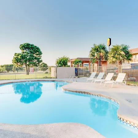 Super 8 By Wyndham Big Spring Tx-3