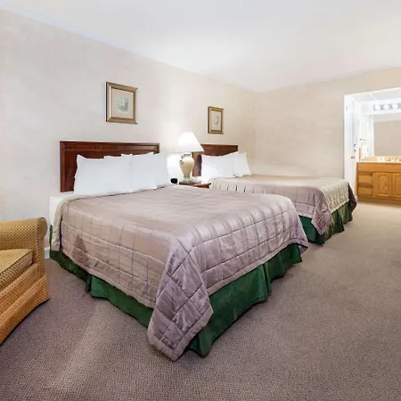 Howard Johnson By Wyndham Burlington-2