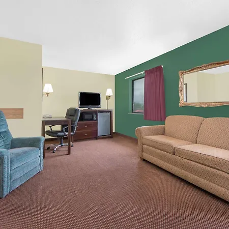 Super 8 By Wyndham Ottumwa-2