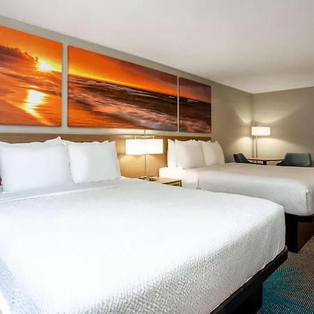 Days Inn By Wyndham Marquette-3
