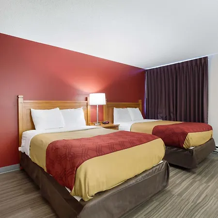 Econo Lodge Inn & Suites Escanaba North-2