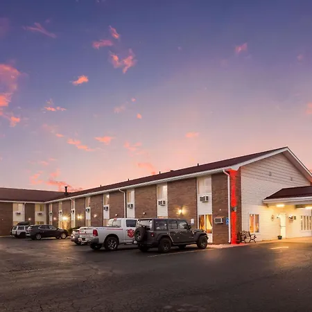 Econo Lodge Inn & Suites Escanaba North-3