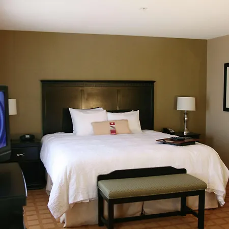 Hampton Inn & Suites Chicago/Saint Charles-2