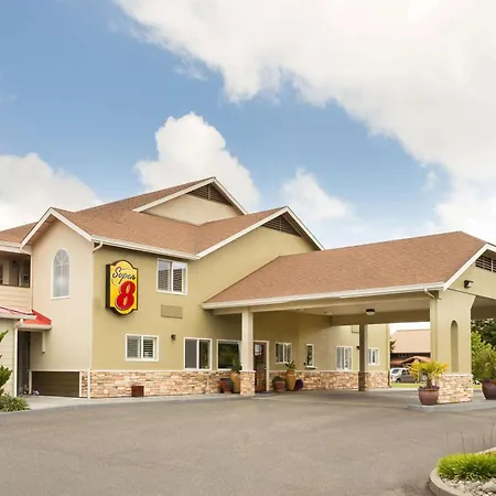 Super 8 By Wyndham Fortuna-2