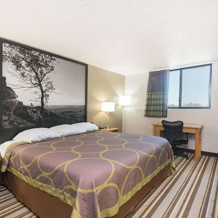 Super 8 By Wyndham Jamestown-2