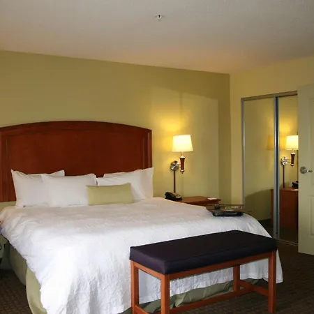 Hampton Inn Macomb-3