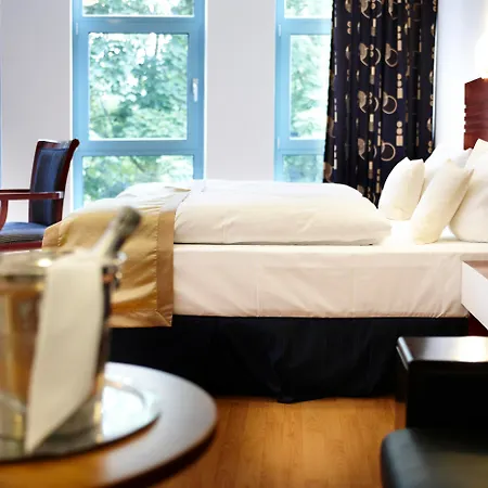 Hotel Kiel By Golden Tulip-3