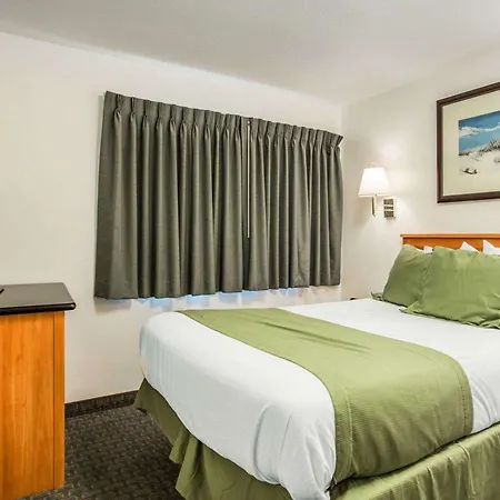 Rodeway Inn Newport-3