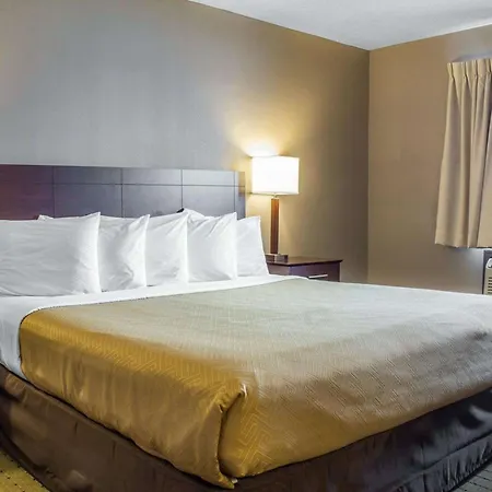 Econo Lodge Ames-2