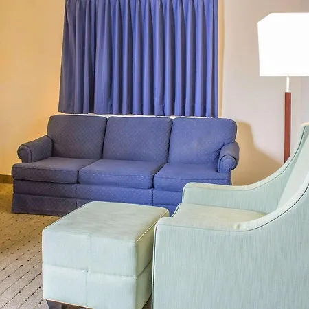 Econo Lodge Ames-3