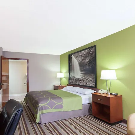 Super 8 By Wyndham Clarksville Northeast-2
