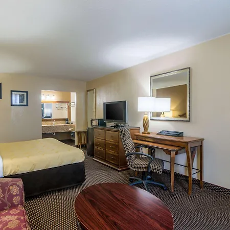 Quality Inn Shawnee I-40-2