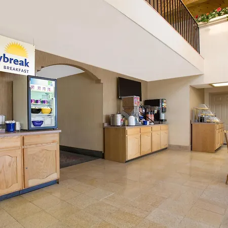 Days Inn & Suites By Wyndham Red Rock-Gallup-3