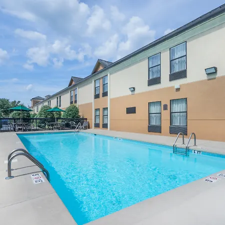 Clarion Pointe New Bern-2