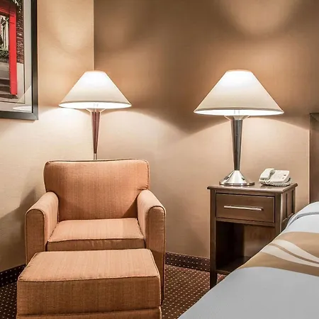 Quality Inn Elgin I-90-2