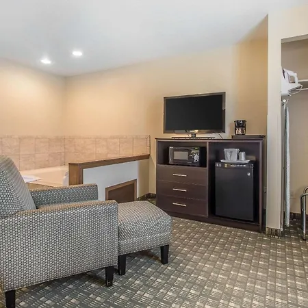 Quality Inn & Suites Decorah-3