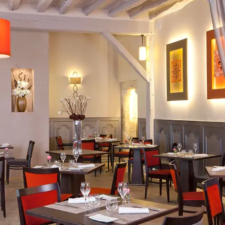 Hôtel Aux Vieux Remparts, The Originals Relais-3