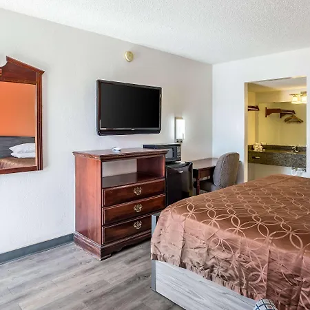 Econo Lodge-2