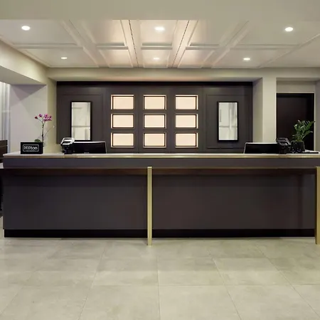 Doubletree By Hilton Montreal Airport-3