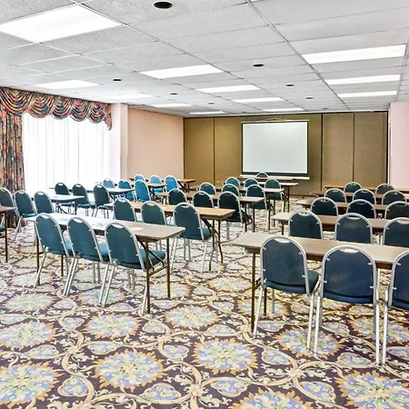 Days Inn & Suites By Wyndham Fullerton-3