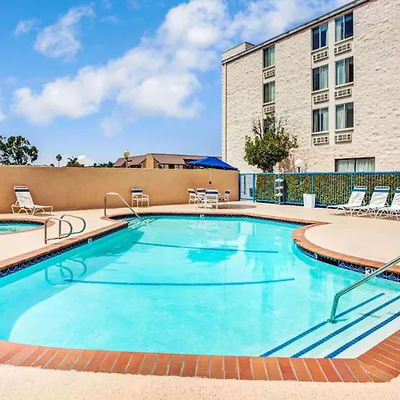 Days Inn & Suites By Wyndham Fullerton-2