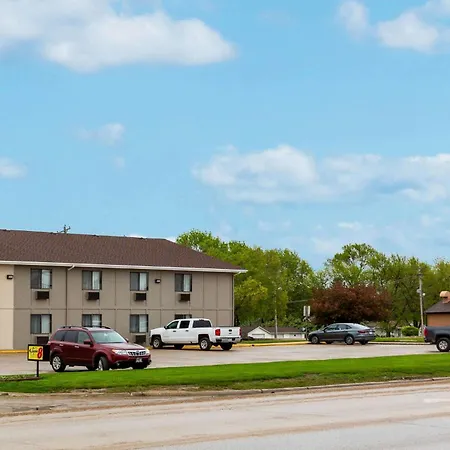 Super 8 By Wyndham Storm Lake-3