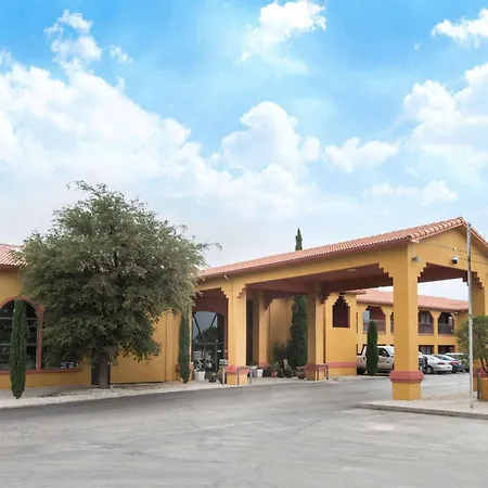 Days Inn By Wyndham Carlsbad-3
