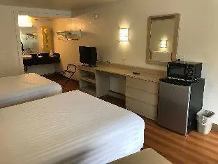 Travelodge By Wyndham Fayetteville-3