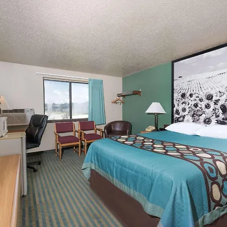 Super 8 By Wyndham Devils Lake-2
