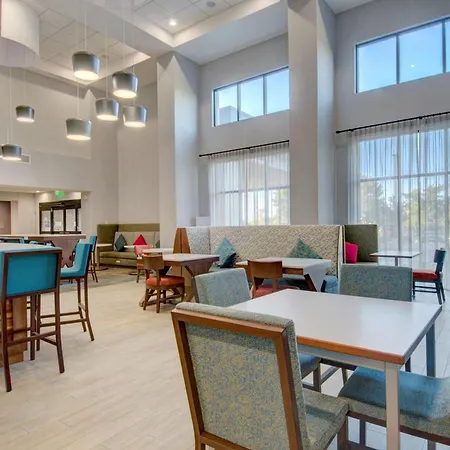 Hampton Inn & Suites Portland West-2