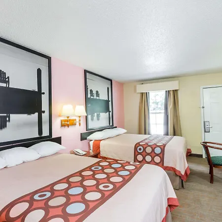 Super 8 By Wyndham Statesboro-3