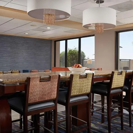 Hampton Inn Eagle Pass-3