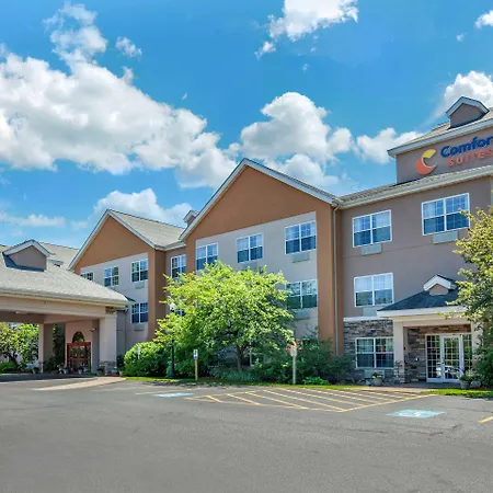 Comfort Suites Marquette-2