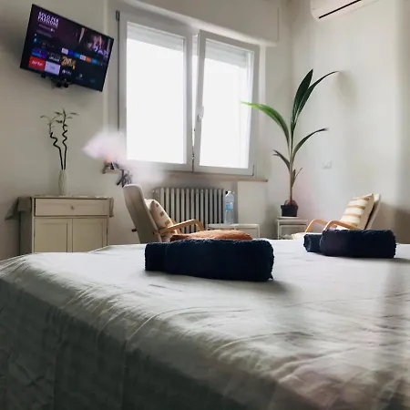 Stanza E Bagno Privato, Idromassaggio Con Extra Fee, In Appartamento-2