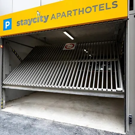 Staycity Aparthotels Paris La Defense-2