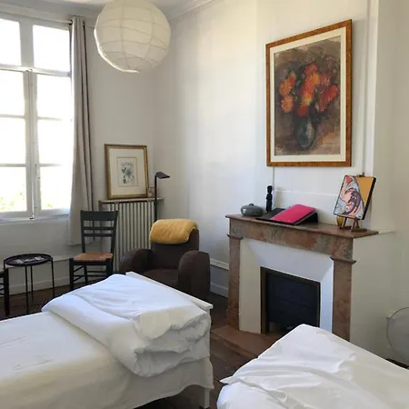 Beautifully Renovated Rooms On Place New York-3