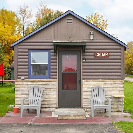 Hilltop Lodge And Cabins-3