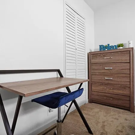 The Green Haven, 1 Minute Walk To The Beach And Restaurants, King Beds, Beach Amenities-2