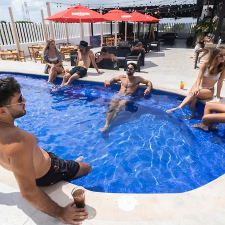 Nomads Party Hotel-3