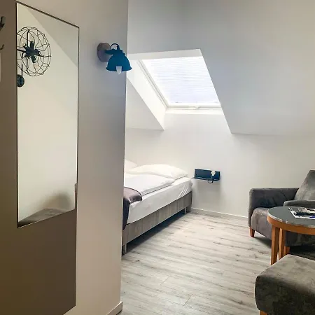 PRIMA Inn Unterkunft direkt über der Bar am Minimax-2