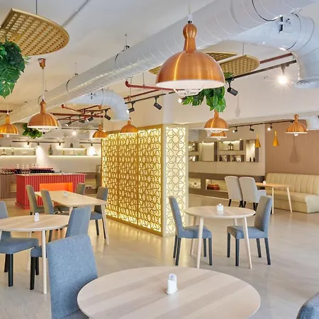 Ramada By Wyndham Doha Old Town-3
