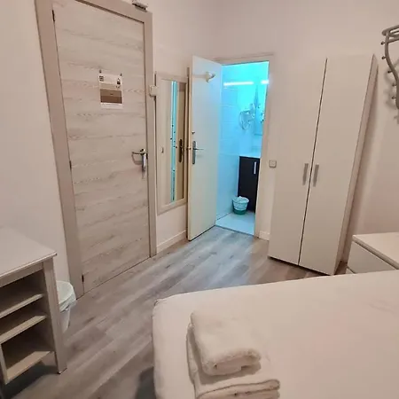 Hostal Eixample-3